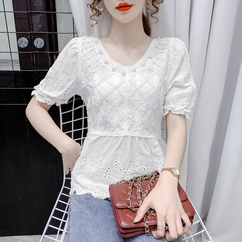 Shirt female 2021 summer new Korean version of the V-neck beaded hollow puff sleeve stitching design sense of niche tops casual