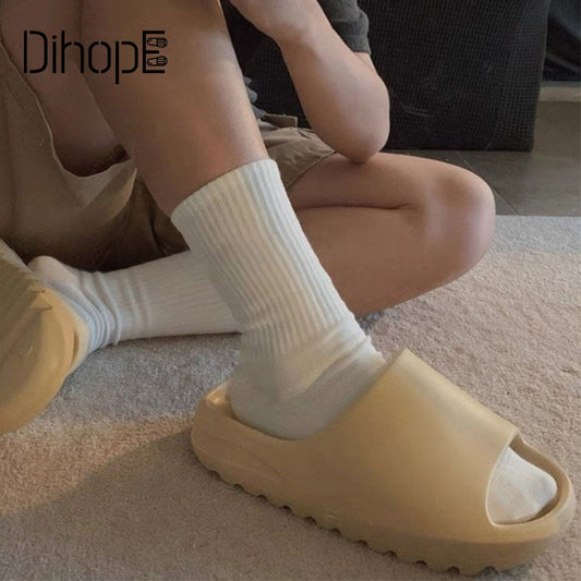 New Men Thick Bottom Slippers Platform Bathroom Slides Non Slip Trend Designer Shoes Ladies Female Mule Shoes Flip flops Sandals