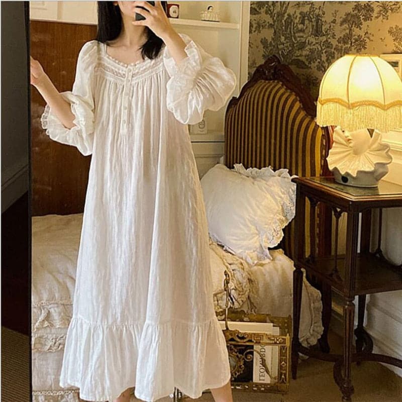 Vintage White Full Sleeve Nightgown Loungewear